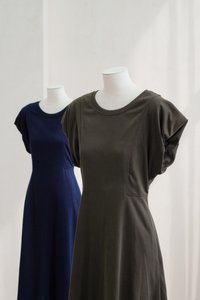 Libbie Cotton Midi Dress In Olive (XS)