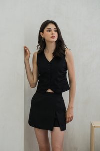 Gabriela Side Ruched Vest Button Top In Black (L)