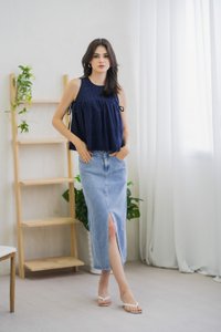 Lilith Side Ribbon Eyelet Top In Navy(S)