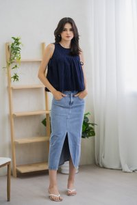 Lilith Side Ribbon Eyelet Top In Navy(S)