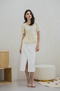 Alexa Eyelet Button Top In Cream (XS)
