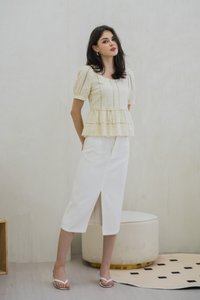 Alexa Eyelet Button Top In Cream (XS)