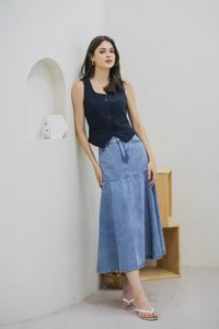 Tiana Vest Duo Button Top In Navy (XL)