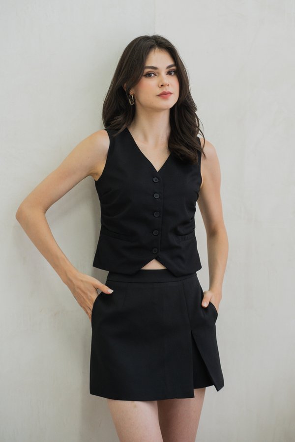 Gabriela Side Ruched Vest Button Top In Black (L)