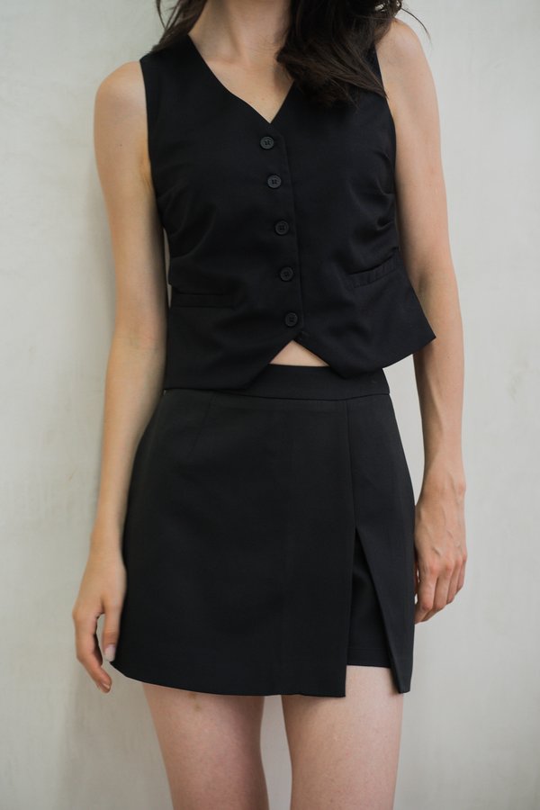 Jenesis Side Slit Skort In Black (XS)