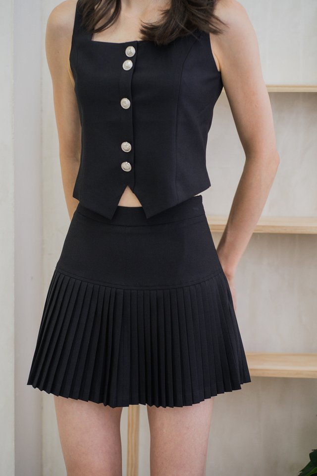 Carelle Pleated Skort In Black