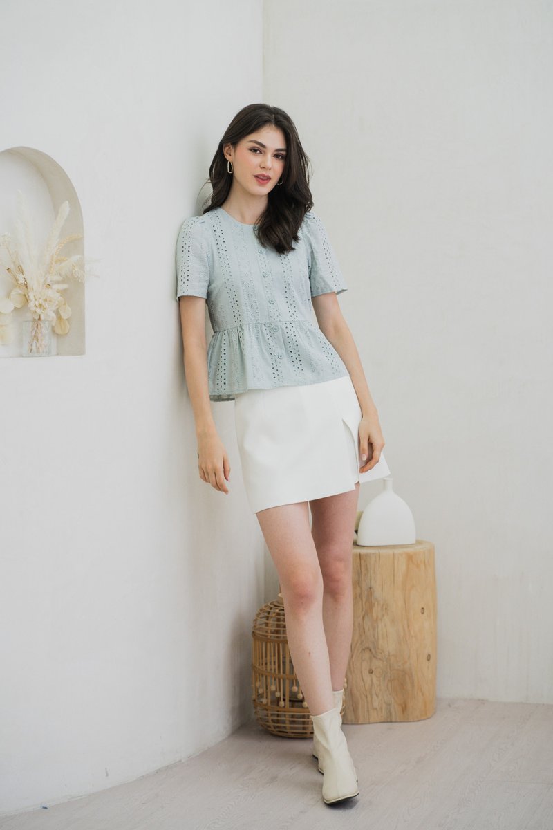 Jenesis Side Slit Skort In White (XS)