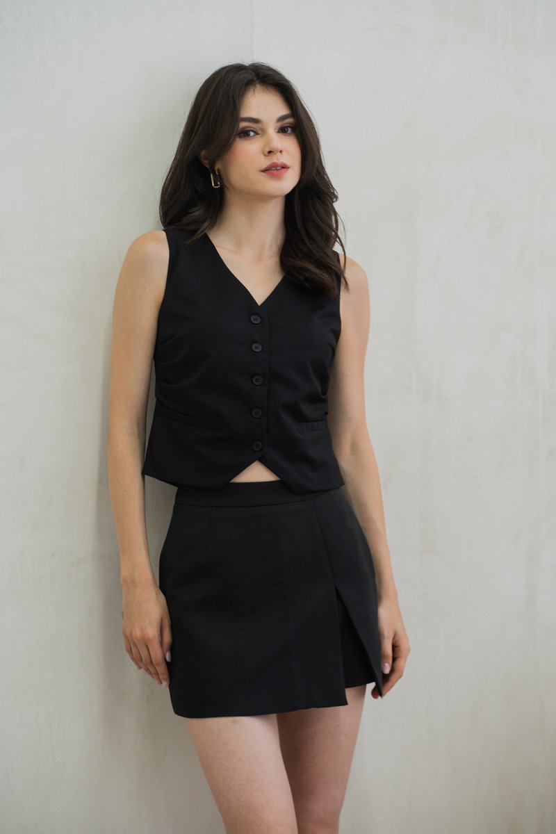 Gabriela Side Ruched Vest Button Top In Black (L)