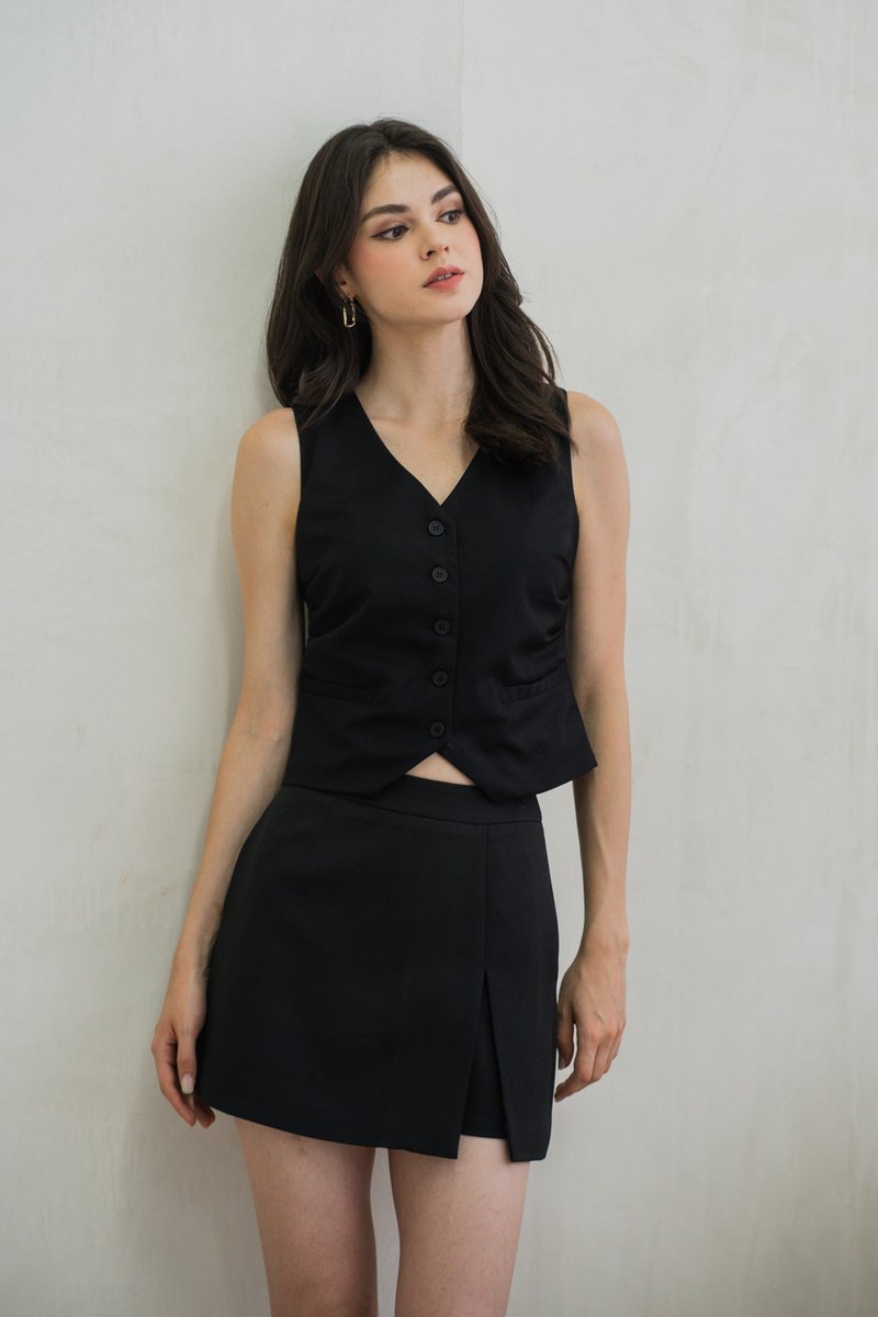 Gabriela Side Ruched Vest Button Top In Black (L)