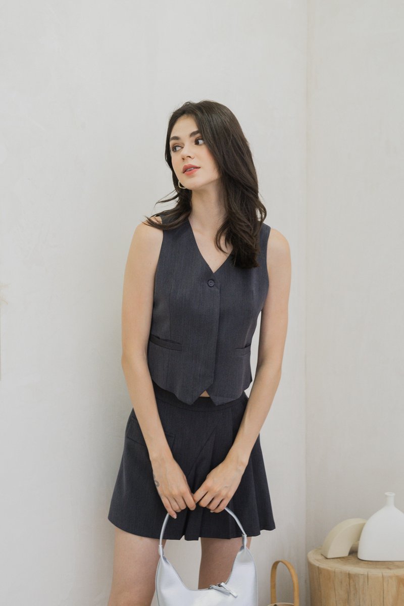 Maris Button Vest Top In Grey