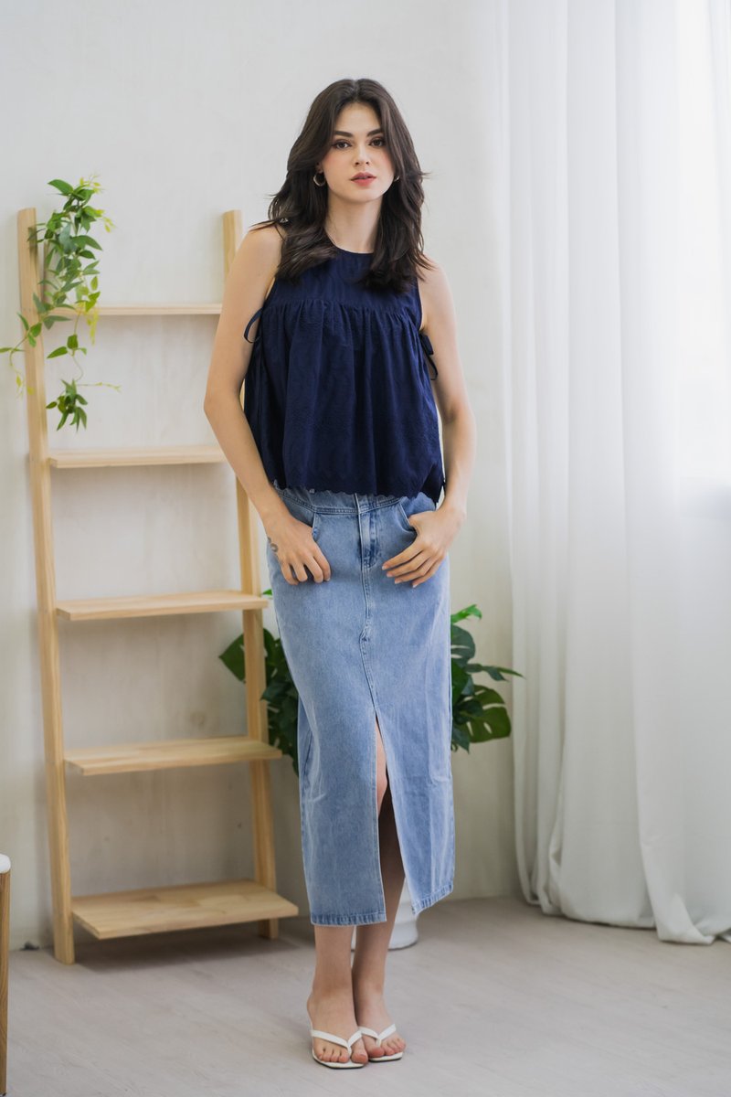 Lilith Side Ribbon Eyelet Top In Navy(S)
