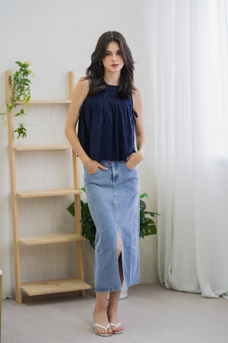 Lilith Side Ribbon Eyelet Top In Navy(S)