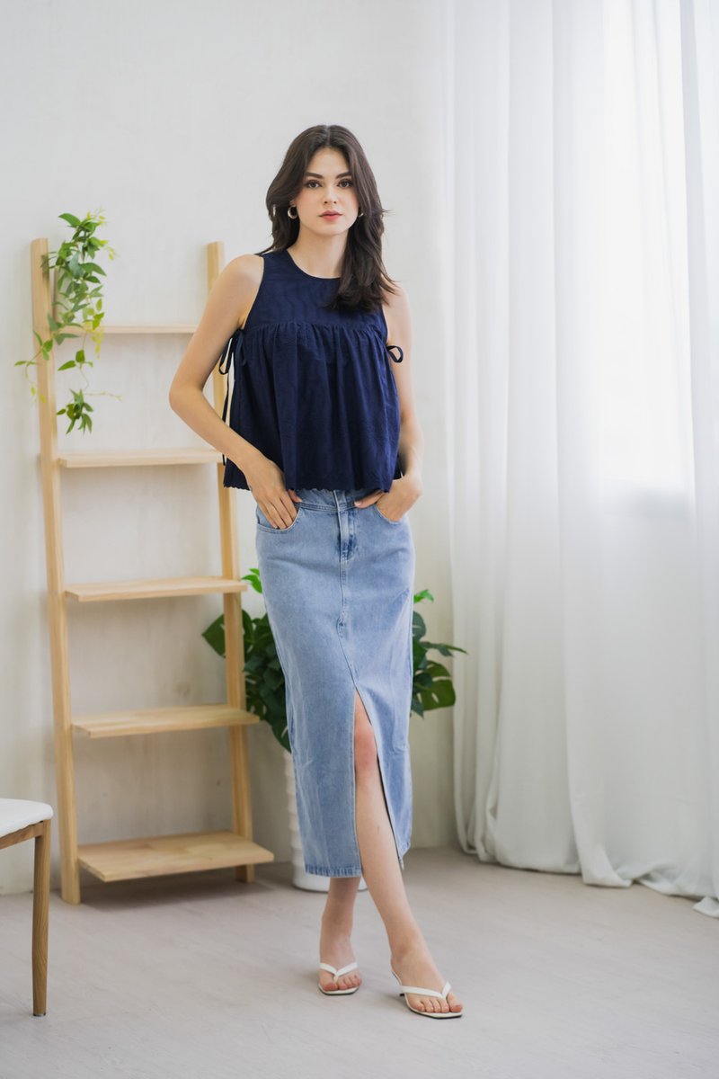 Lilith Side Ribbon Eyelet Top In Navy(S)