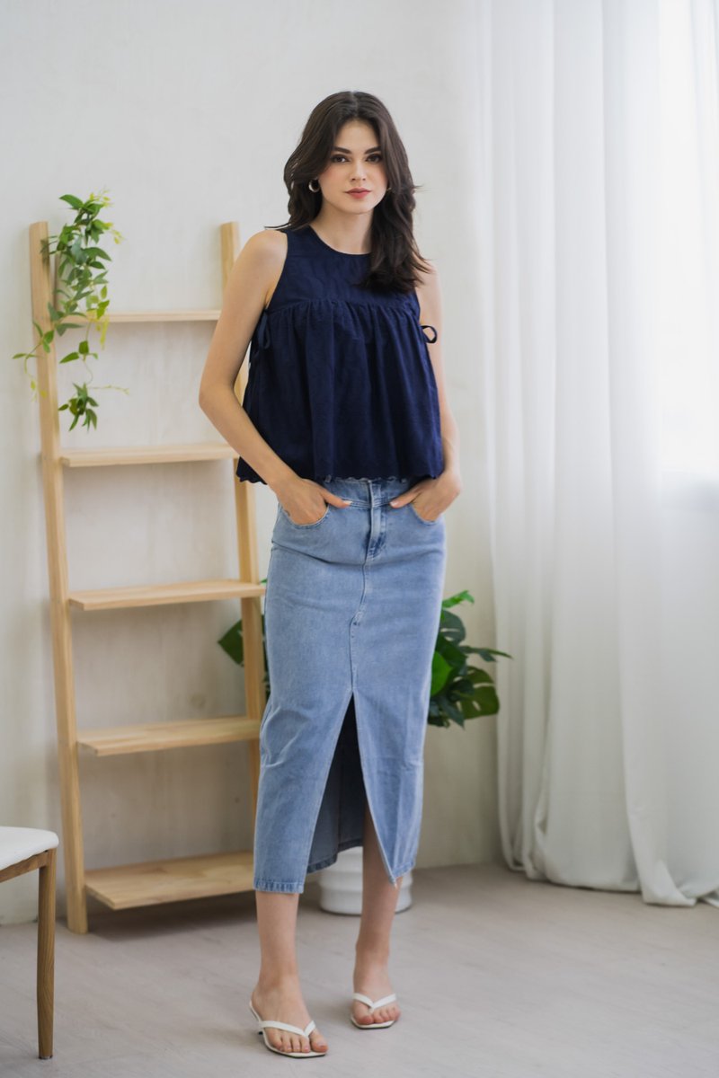 Lilith Side Ribbon Eyelet Top In Navy(S)