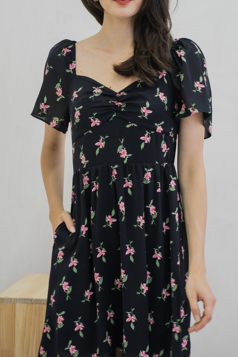 Reyna Printed Floral Dress In Black (XS)