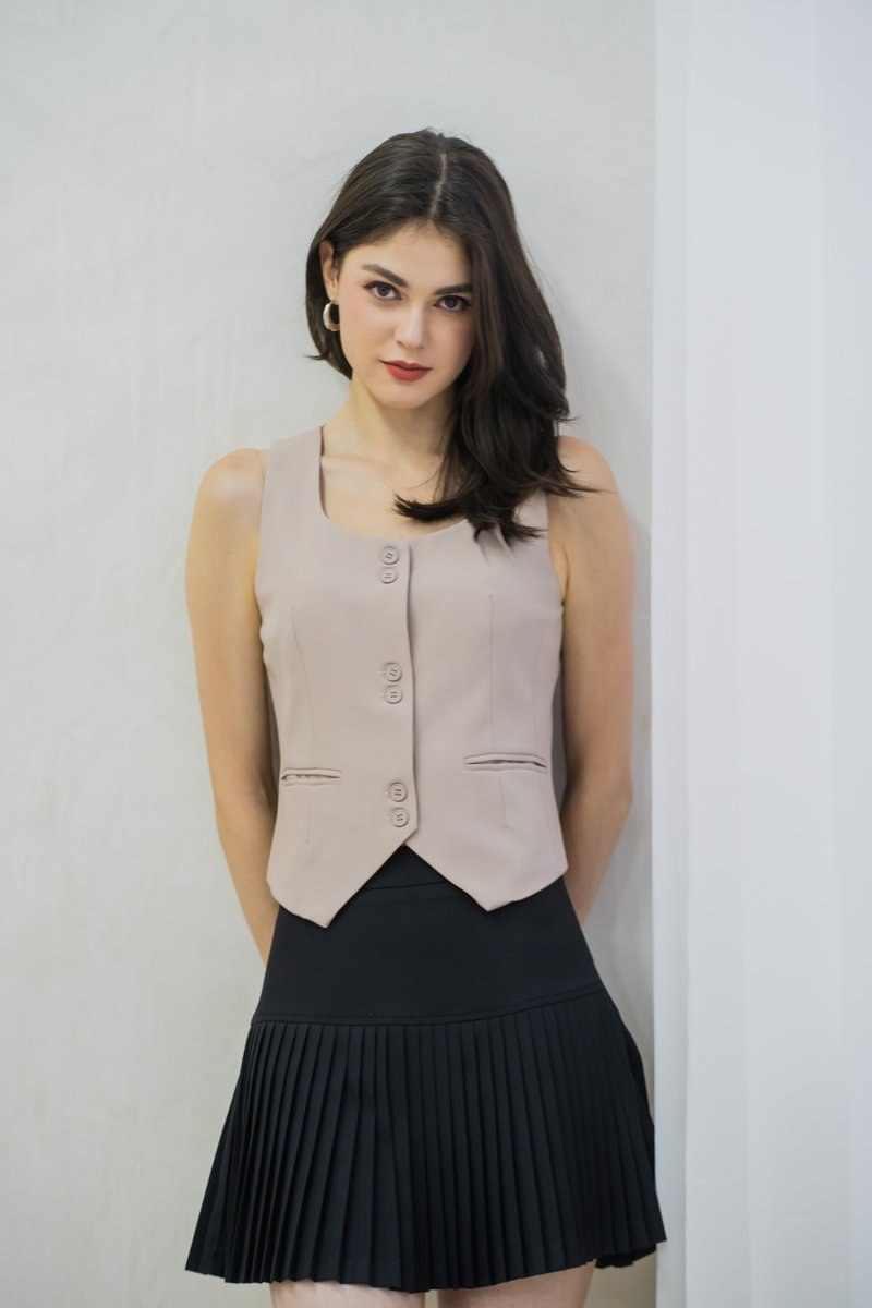 Tiana Vest Duo Button Top In Grey (XL)