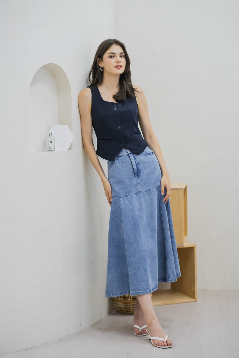 Tiana Vest Duo Button Top In Navy (XL)
