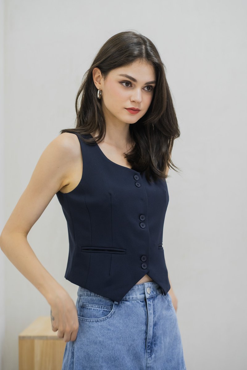 Tiana Vest Duo Button Top In Navy (XL)