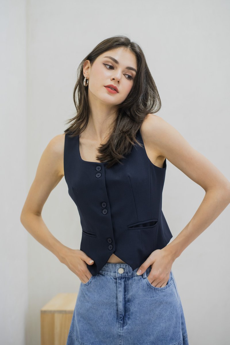 Tiana Vest Duo Button Top In Navy (XL)