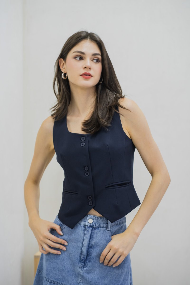 Tiana Vest Duo Button Top In Navy (XL)