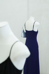 Daena Tie Ribbon Ruched Midi Dress In Navy (XS)