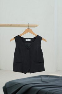 Maris Button Vest Top In Black