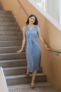 Rory Pleated Button Midi Dress In Blue (XL)