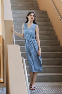 Rory Pleated Button Midi Dress In Blue (XL)