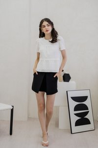 Kiana Overlap Shorts In Black