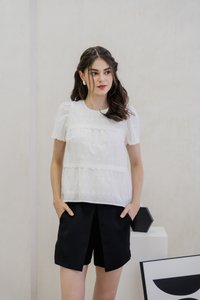 Kiana Overlap Shorts In Black