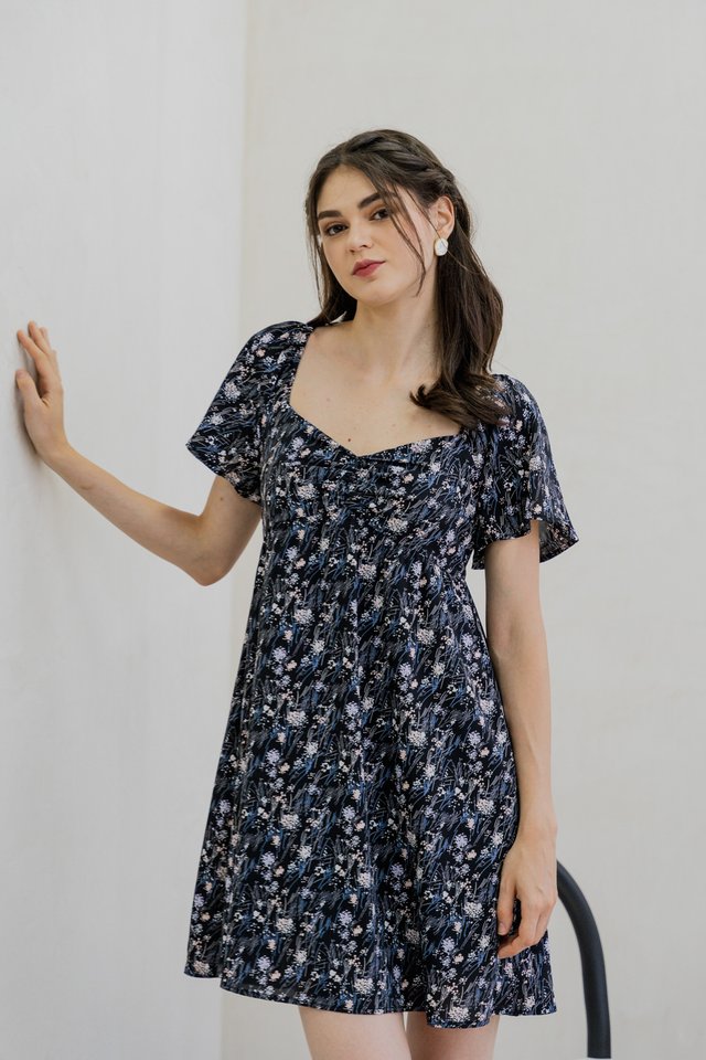Cerese Printed Sweetheart Dress In Black