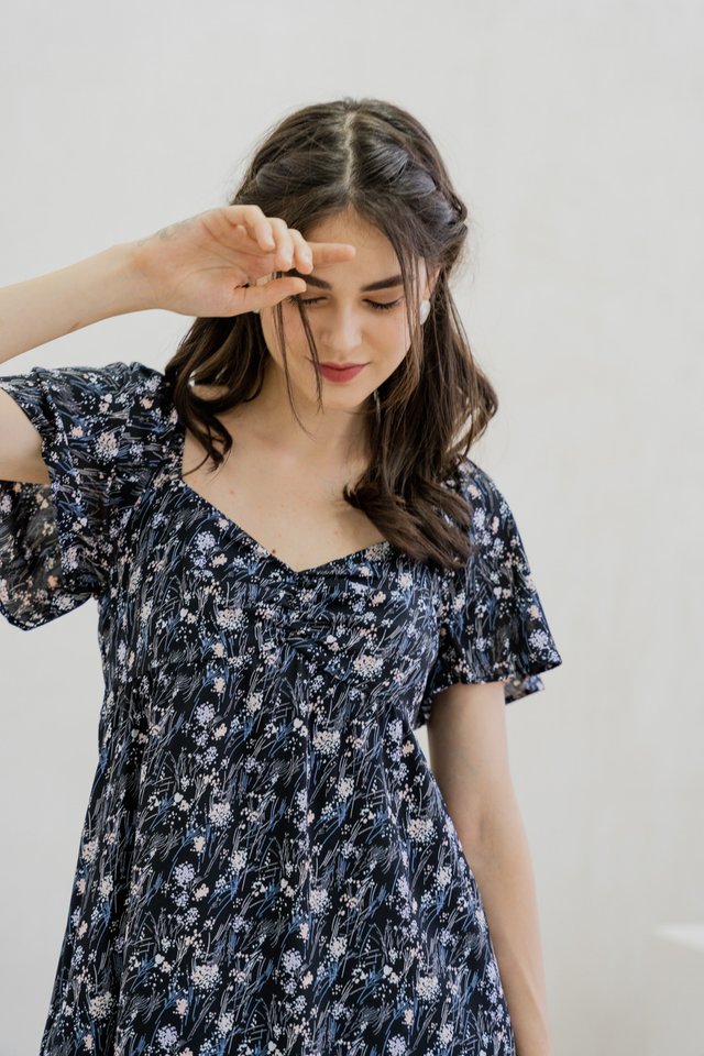 Cerese Printed Sweetheart Dress In Black