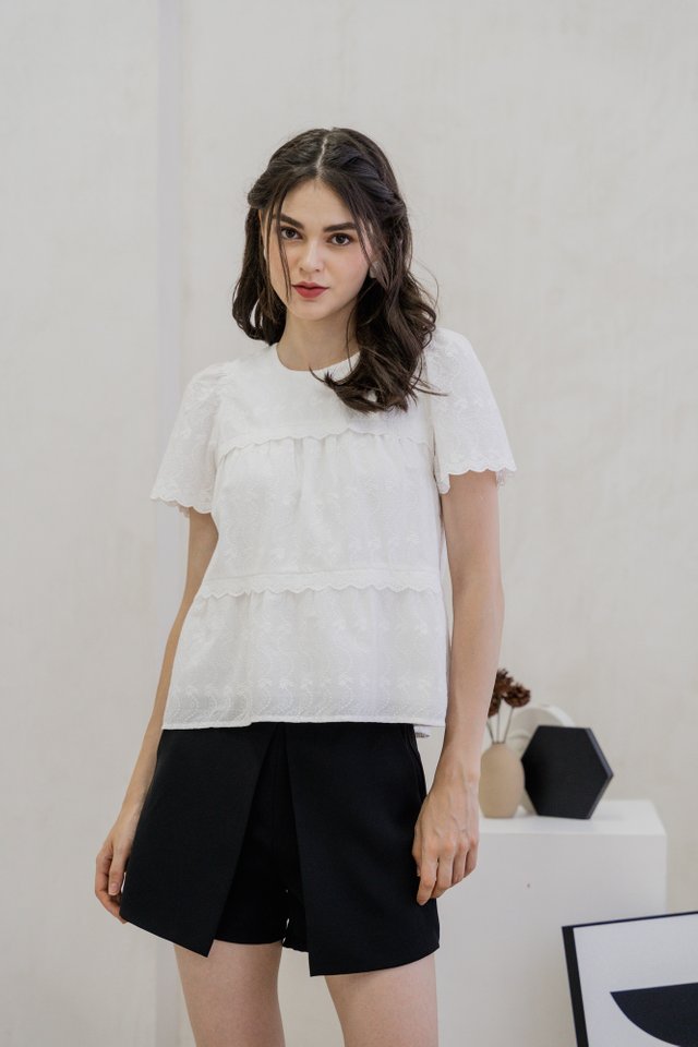 Kiana Overlap Shorts In Black