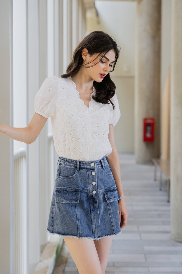 Elyse Scallop Eyelet Top In White