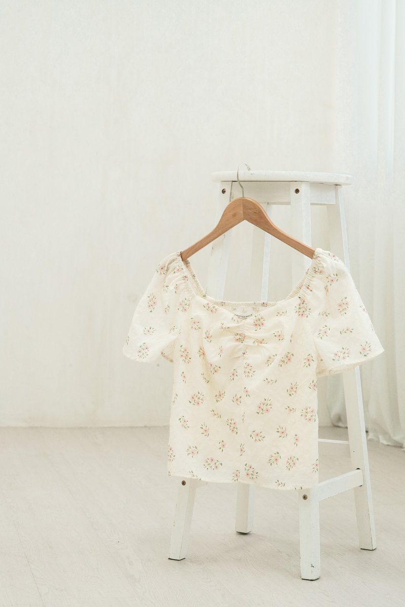 Cheyenne Embroidery Floral Top (XS)