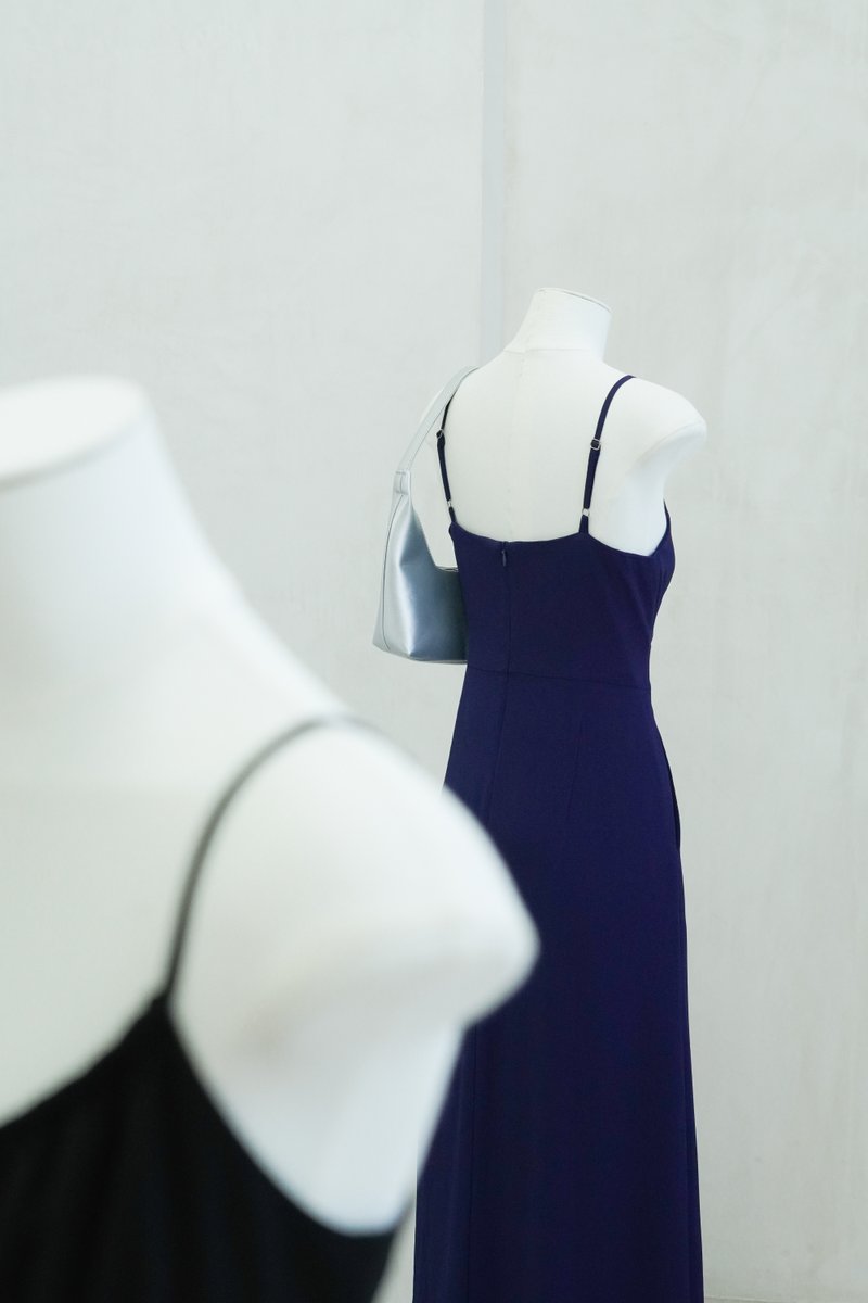 Daena Tie Ribbon Ruched Midi Dress In Navy (XS)