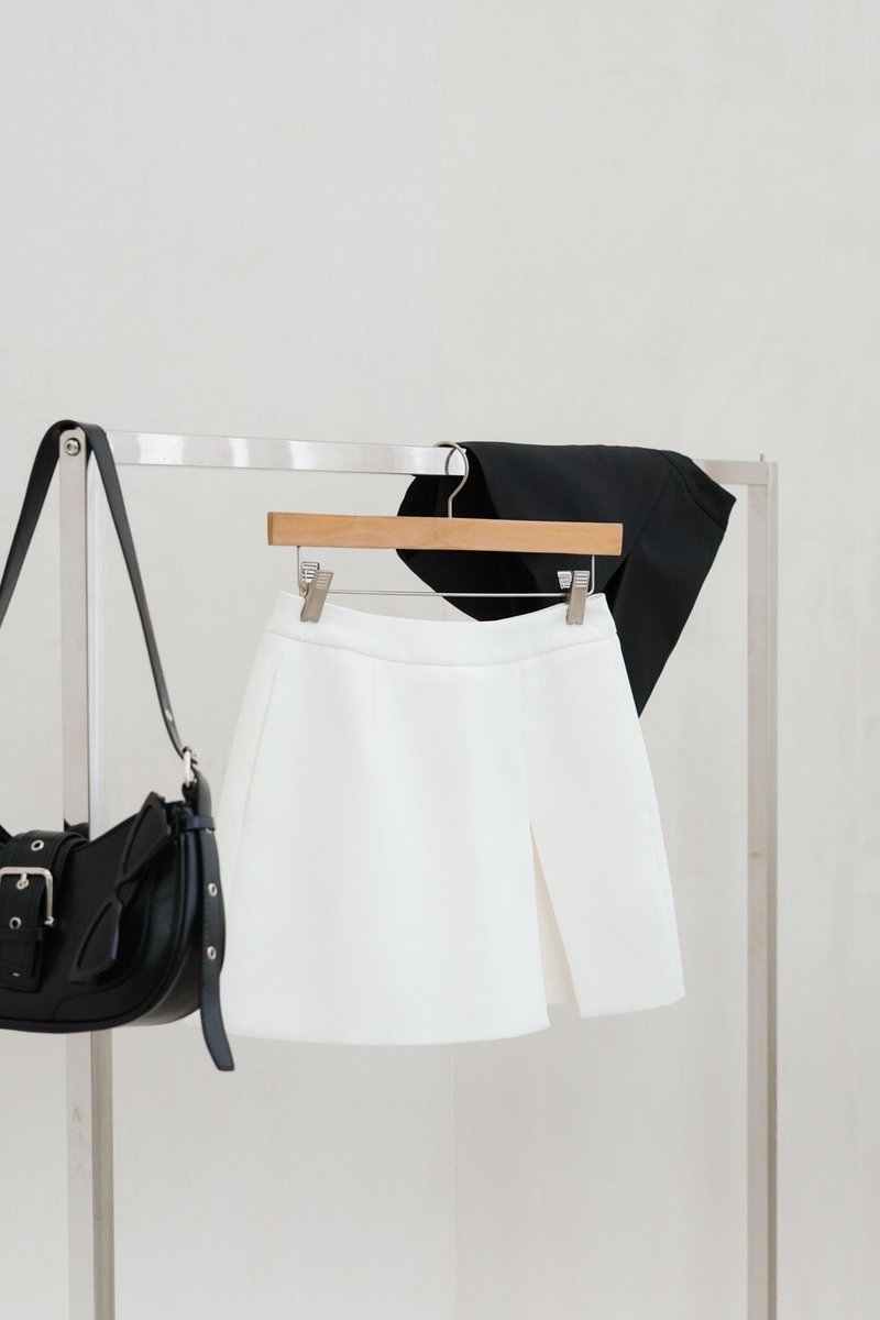 Jenesis Side Slit Skort In White (XS)