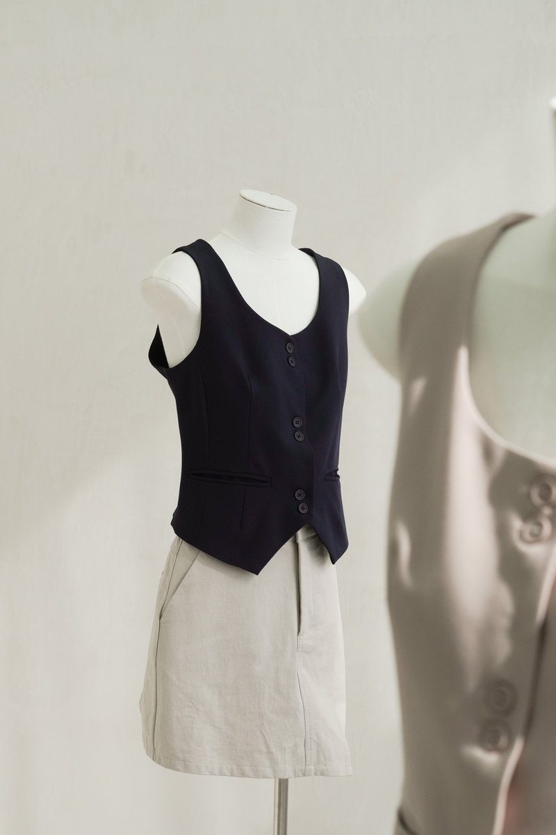 Tiana Vest Duo Button Top In Navy (XL)