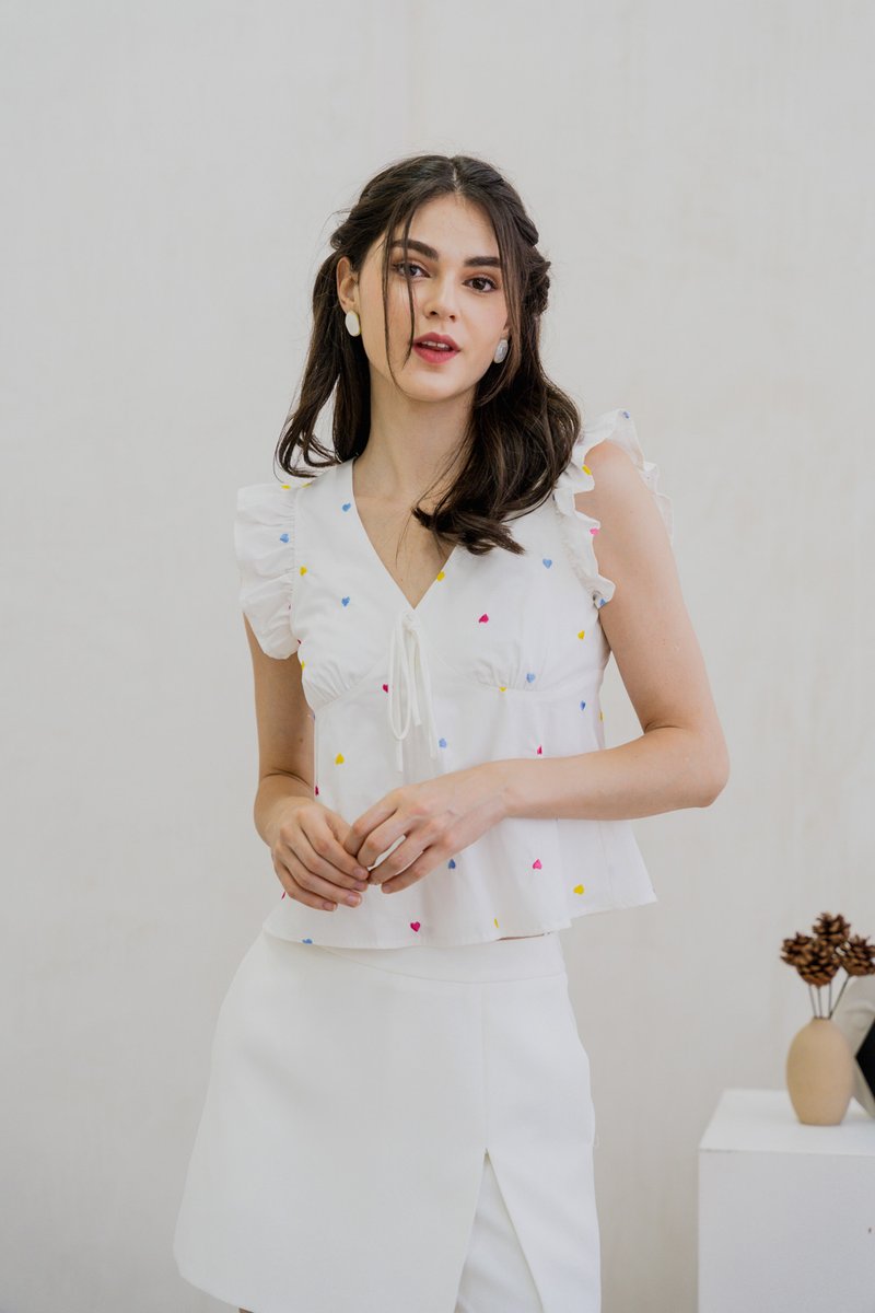 Vivianne Embroidery Hearts Top In White (XS)