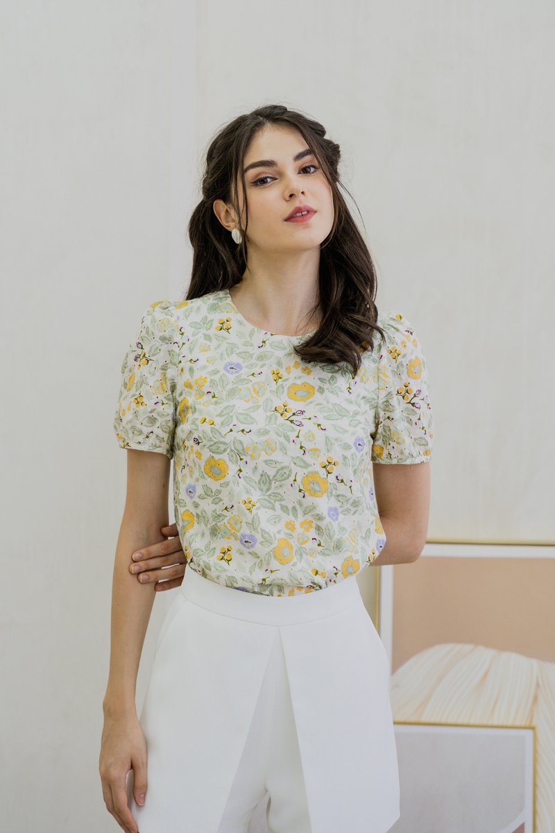 Kiana Overlap Shorts In White