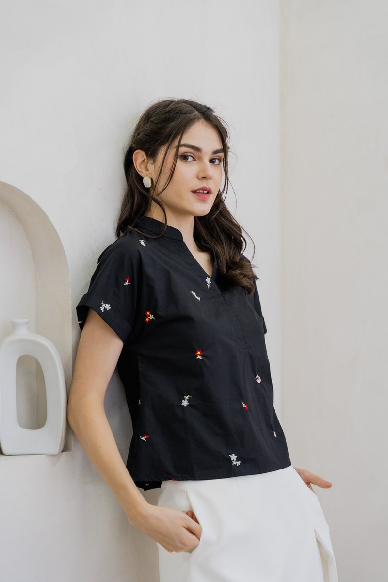 Brynn Mini Floral Embroidery Top In Black (XS)
