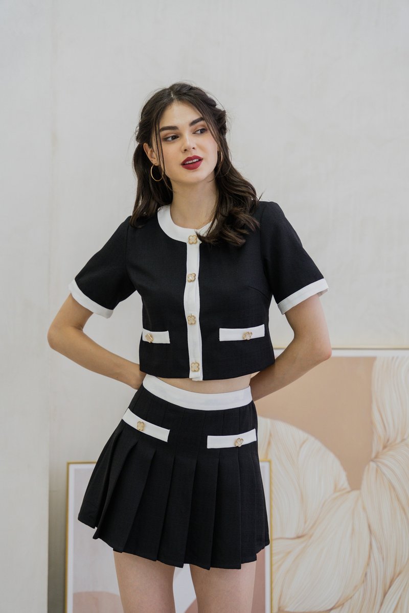 Emberly Clover Pleated Skort In Black (XS)