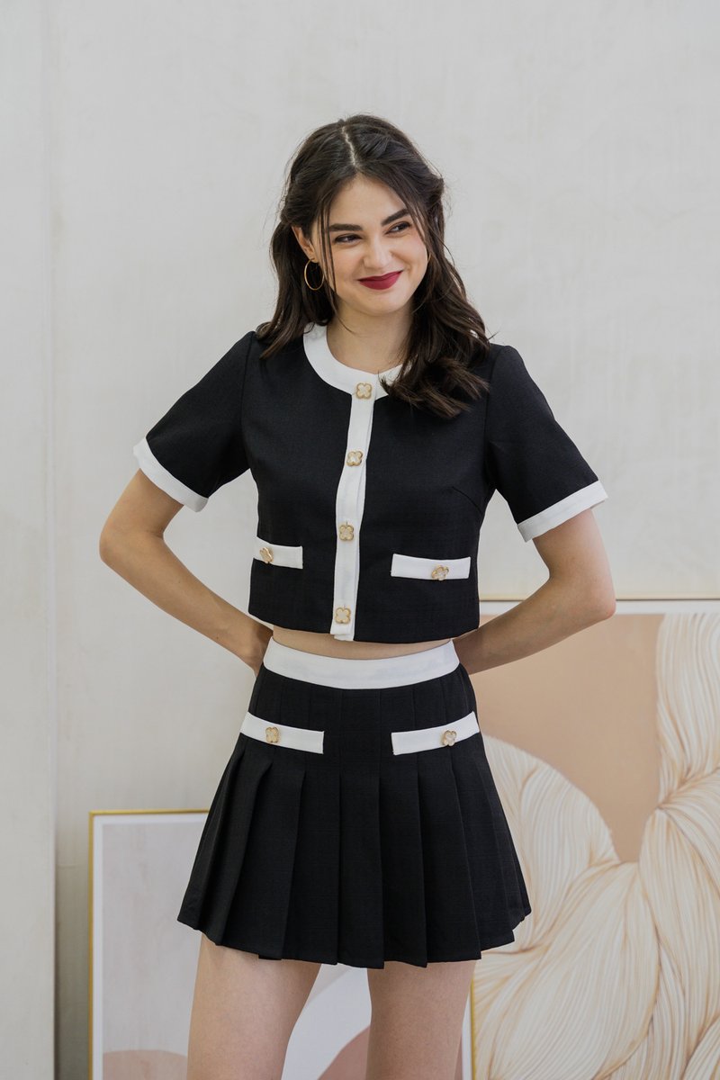 Emberly Clover Pleated Skort In Black (XS)