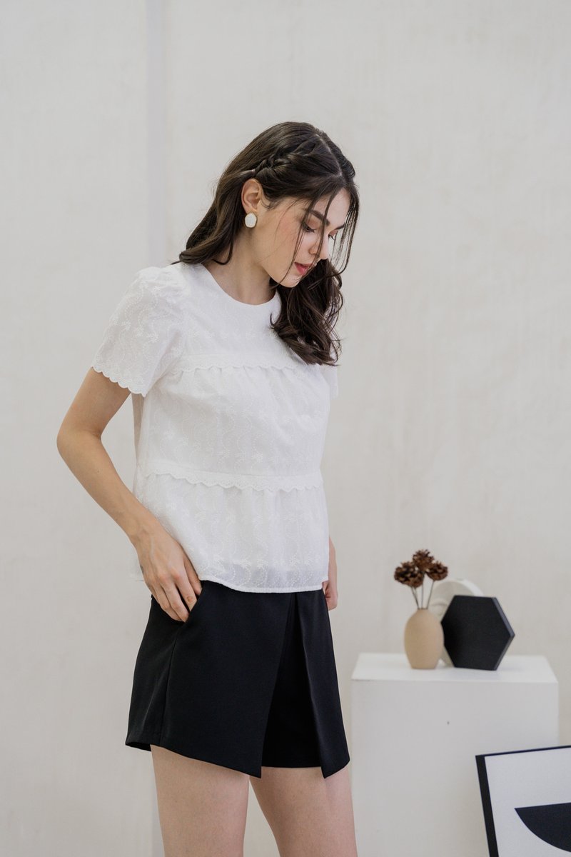 Kiana Overlap Shorts In Black