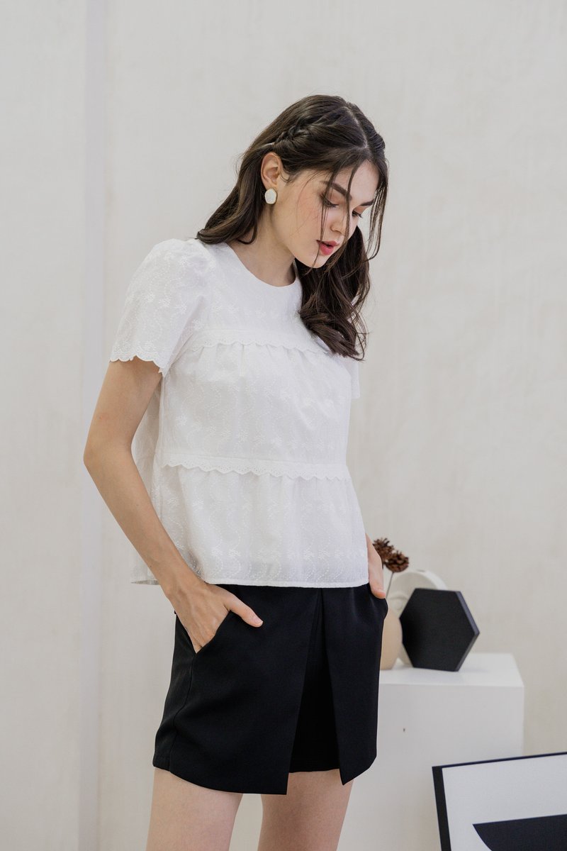 Kiana Overlap Shorts In Black