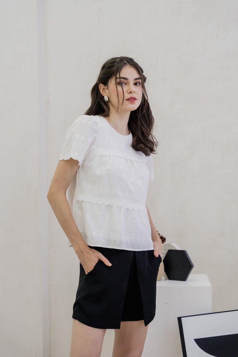 Kiana Overlap Shorts In Black