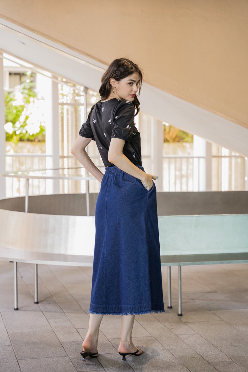 Kristin Elastic Waist Denim Midi Skirt (XS)