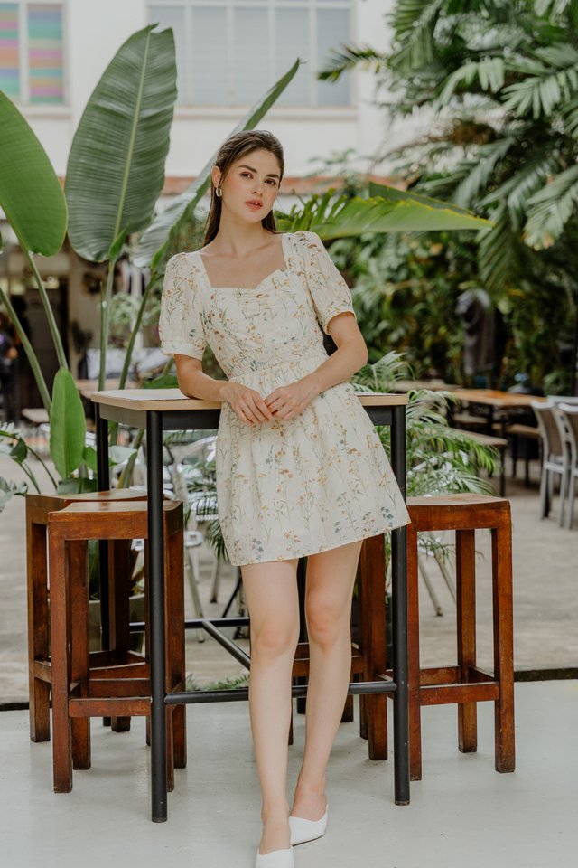 Cynthia Blossom Sweetheart Dress In Cream 