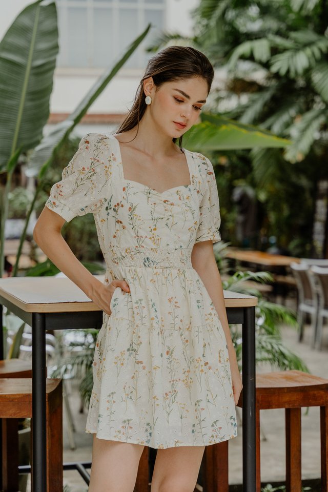 Cynthia Blossom Sweetheart Dress In Cream 