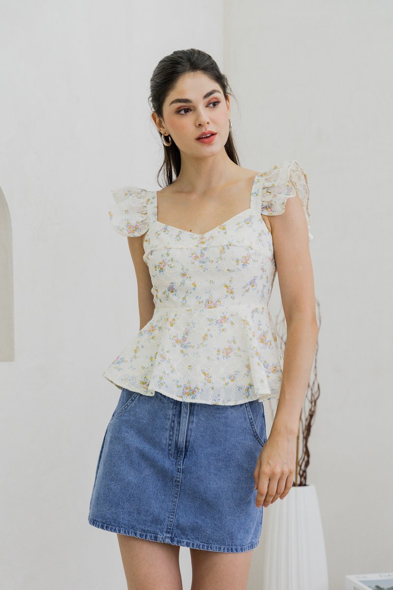 Fiona Eyelet Ruffle Sleeve Top In Cream (XS)